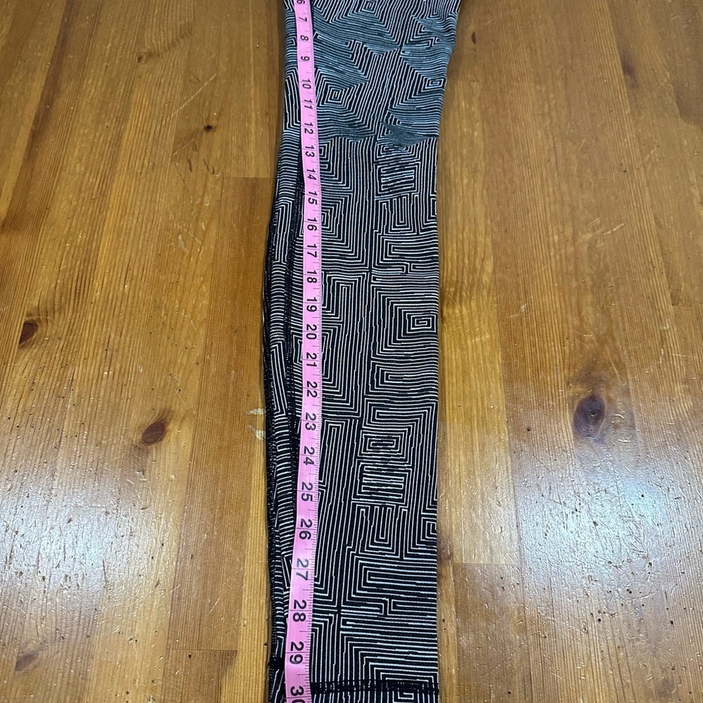 lululemon athletica Black and White Patterned Leggings - Picture 2 of 11